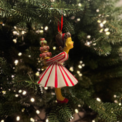 Пані в червоному